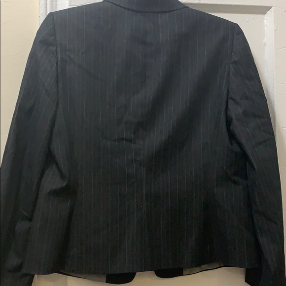 Tahari Dark Grey Skirt Suit. Sz 14. Gently worn. - Picture 4 of 7
